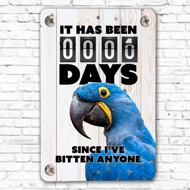 Hyacinth Macaw Bite Sign
